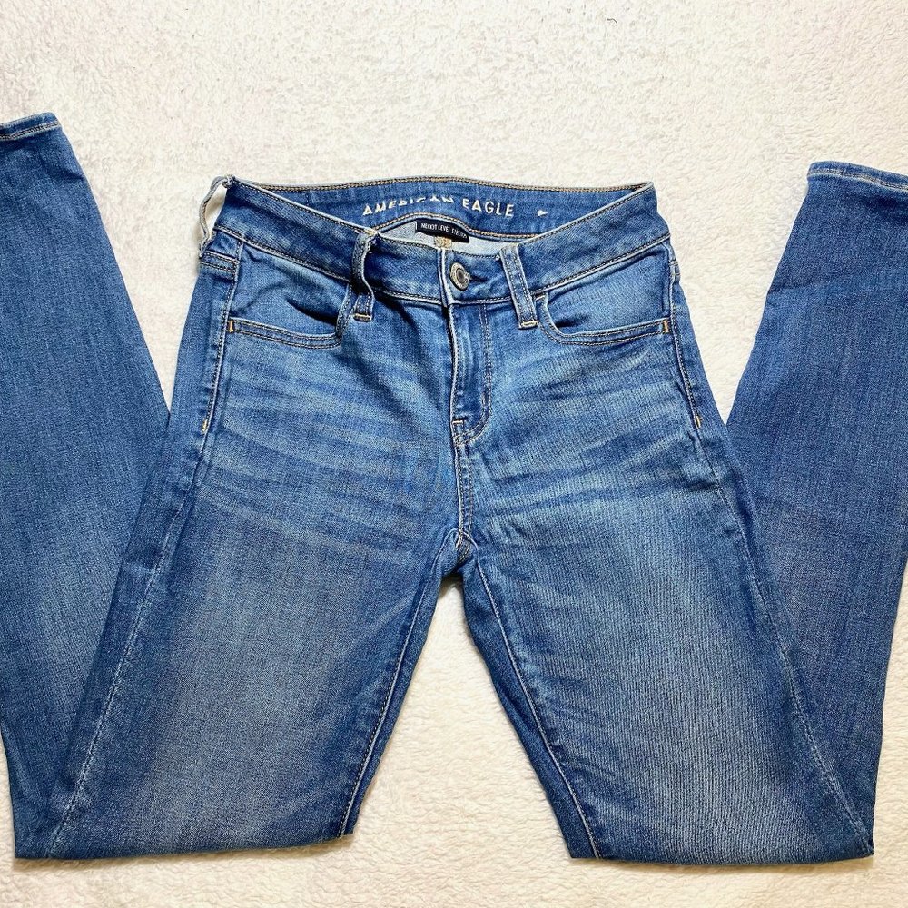 American Eagle Medium-wash Skinny Jeans (Size 25)